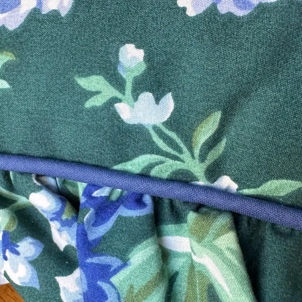 Vintage 90s Cottage Core Green Floral Square Pillow 16